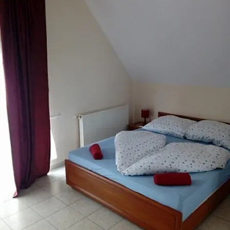 Amadeus Panzio B&B *